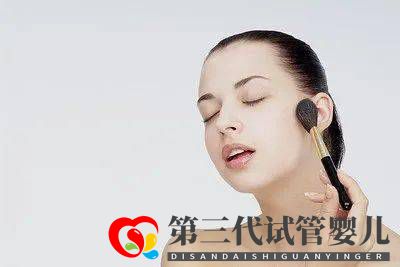 孕期化妝會(huì)致胎兒畸形嗎？(圖1)